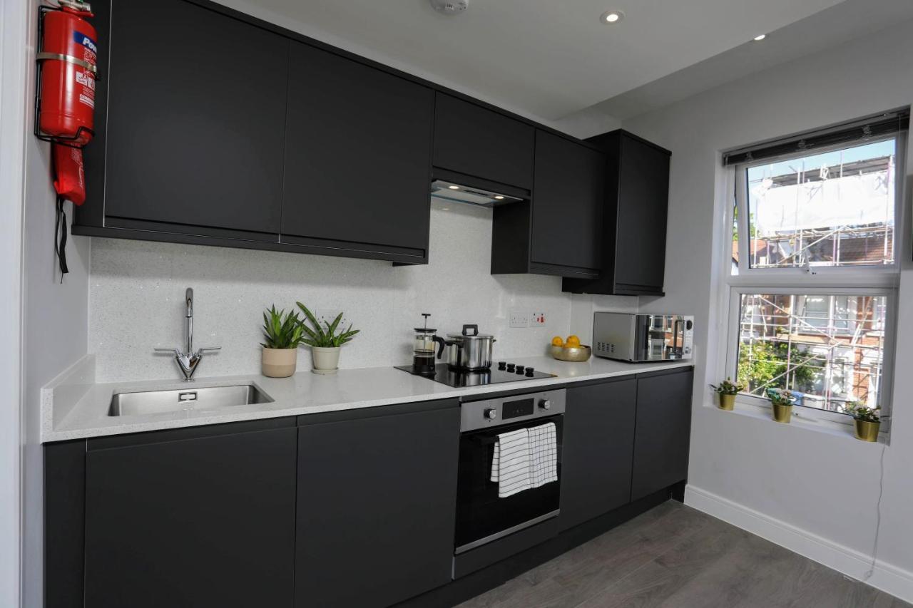 Aisiki Apartments At Stanhope Road, North Finchley, Airconditioned Multiple 2 Or 3-Bedroom, Pet-Friendly Duplex Flats, King Or Twin Beds, Airconditioned & Free Wi-Fi Extérieur photo