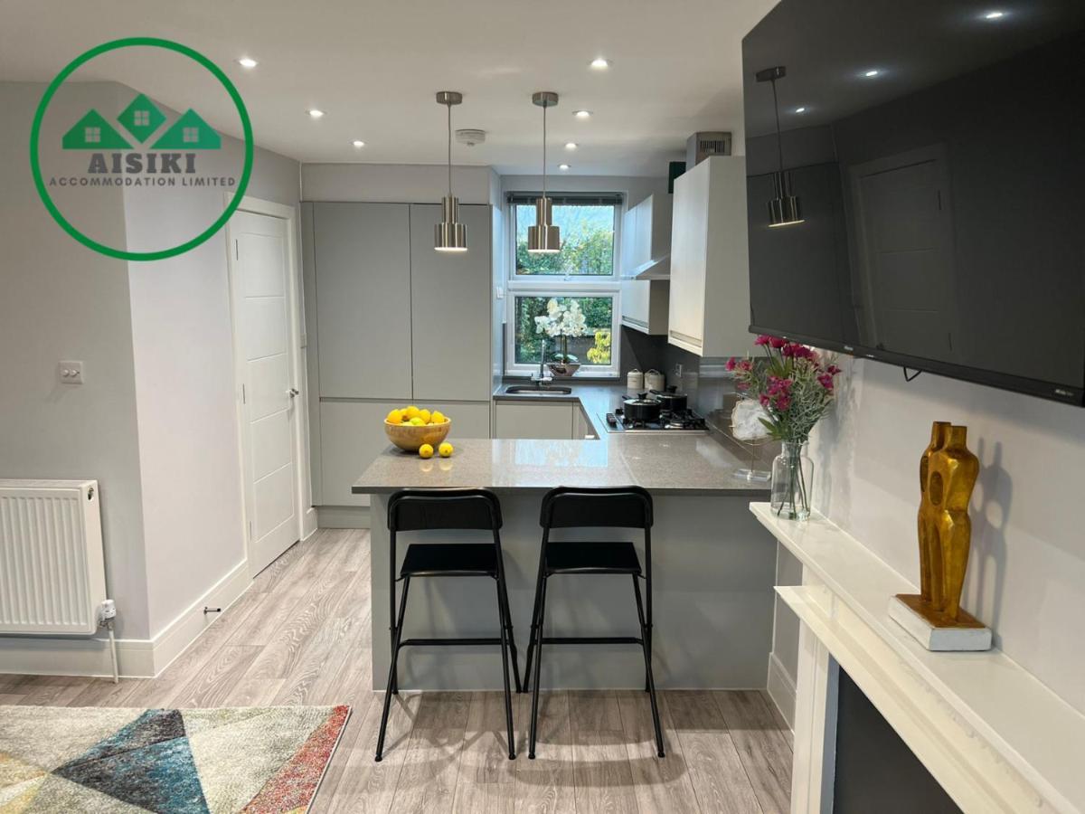 Aisiki Apartments At Stanhope Road, North Finchley, Airconditioned Multiple 2 Or 3-Bedroom, Pet-Friendly Duplex Flats, King Or Twin Beds, Airconditioned & Free Wi-Fi Extérieur photo