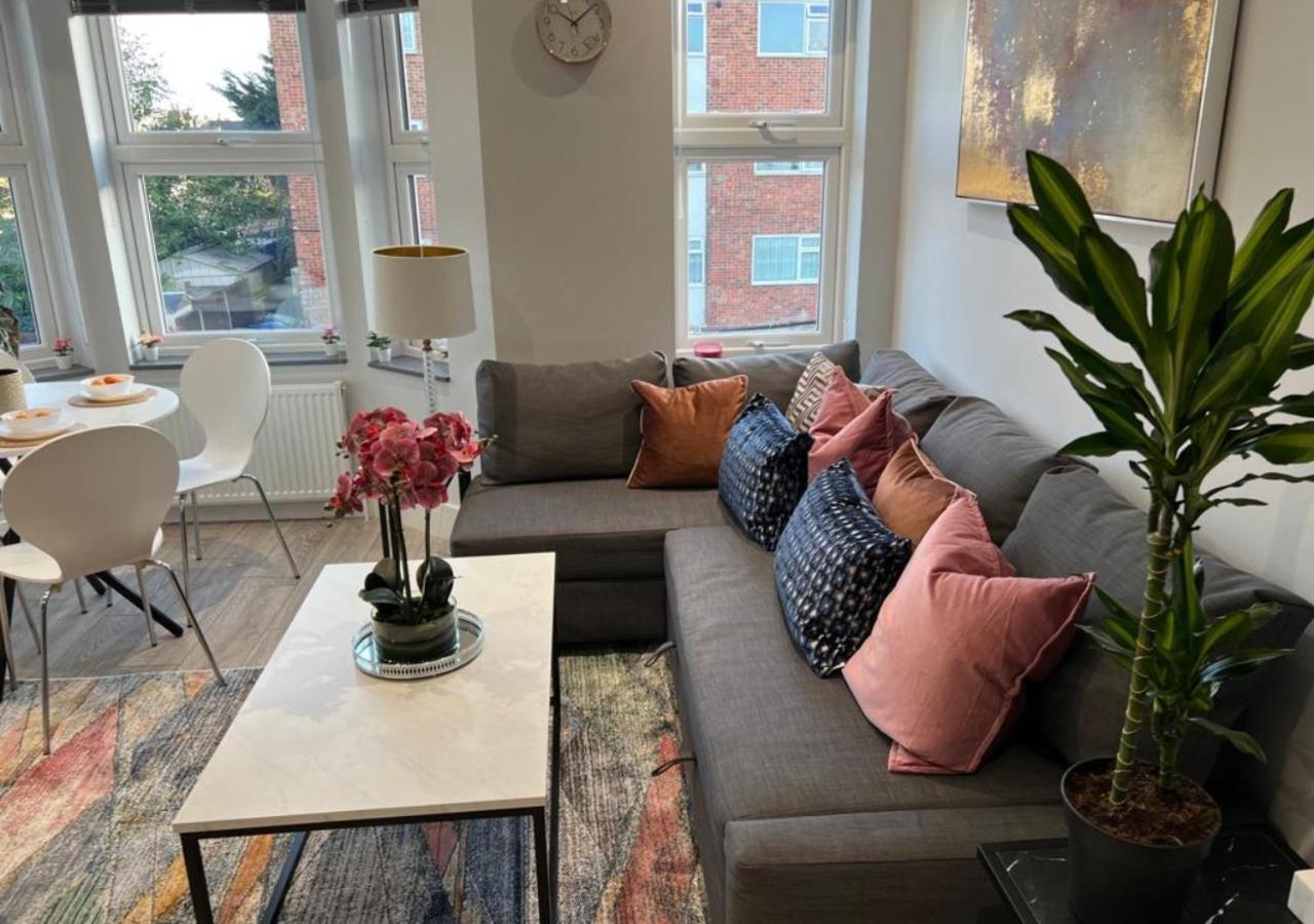 Aisiki Apartments At Stanhope Road, North Finchley, Airconditioned Multiple 2 Or 3-Bedroom, Pet-Friendly Duplex Flats, King Or Twin Beds, Airconditioned & Free Wi-Fi Extérieur photo