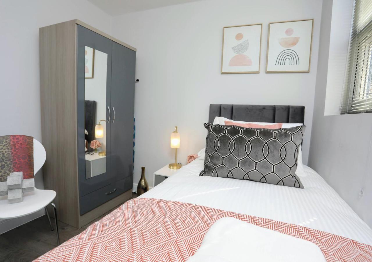 Aisiki Apartments At Stanhope Road, North Finchley, Airconditioned Multiple 2 Or 3-Bedroom, Pet-Friendly Duplex Flats, King Or Twin Beds, Airconditioned & Free Wi-Fi Extérieur photo