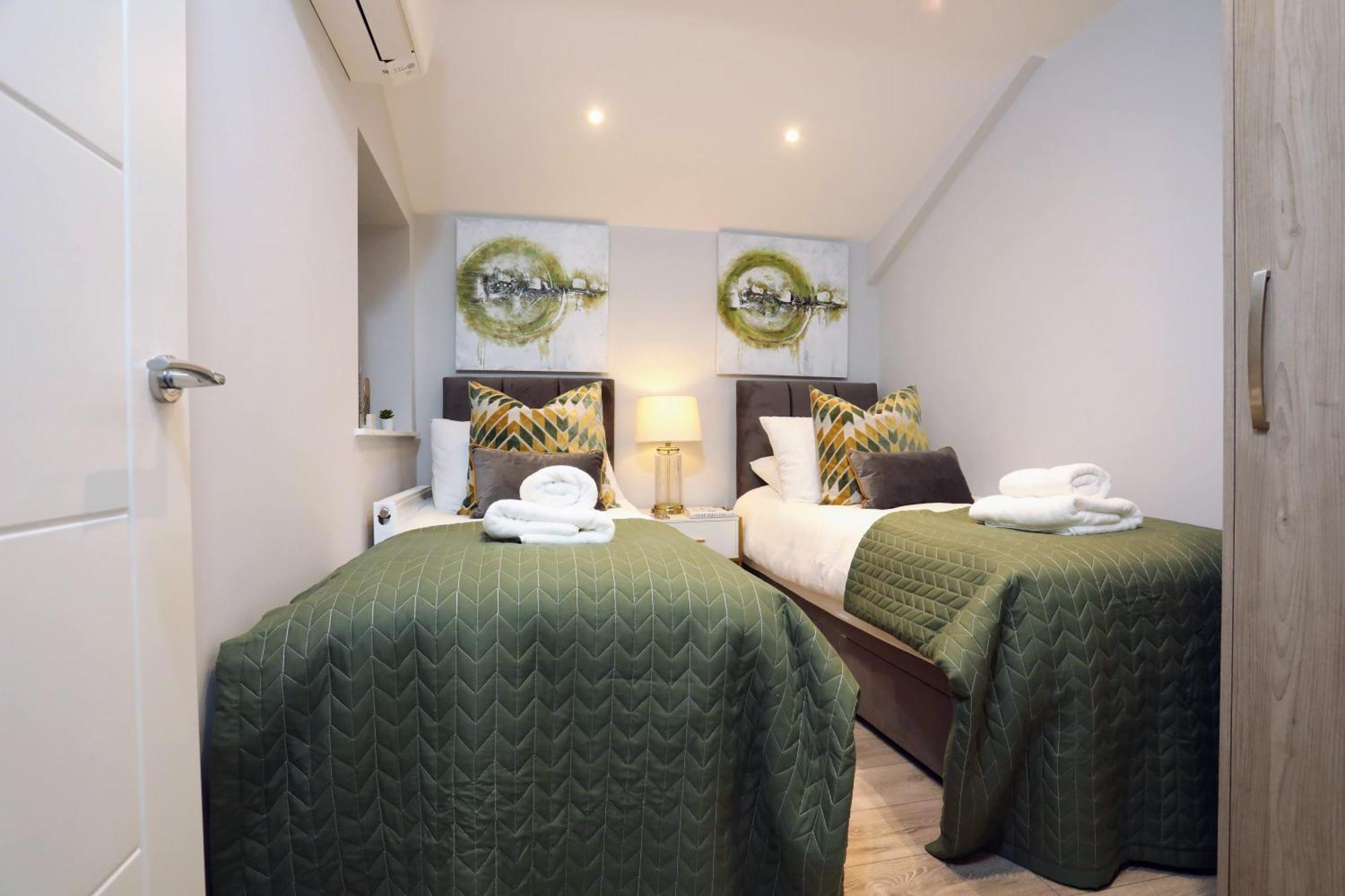 Aisiki Apartments At Stanhope Road, North Finchley, Airconditioned Multiple 2 Or 3-Bedroom, Pet-Friendly Duplex Flats, King Or Twin Beds, Airconditioned & Free Wi-Fi Extérieur photo